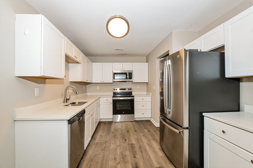 Building Photo - 13183 Sandbourne S