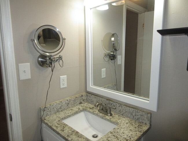 Building Photo - Cute 3 Bedroom in Pace