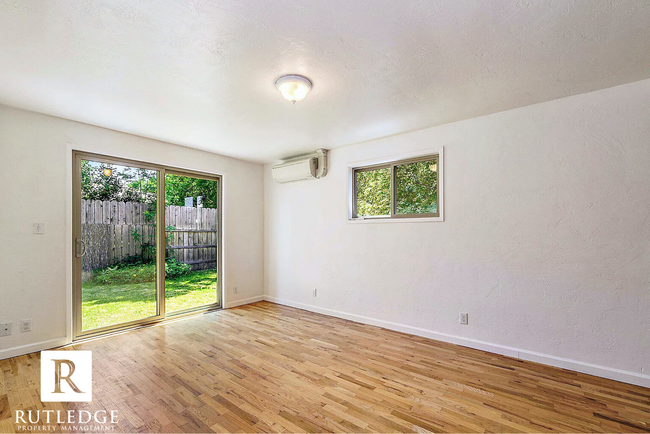 Building Photo - Sunlight & Sunrooms 2 Bedroom -  1 Full Ba...