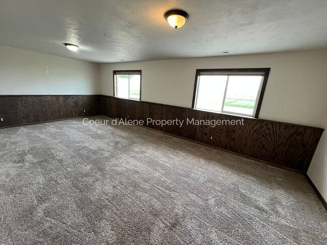 Building Photo - Well Maintained 4 bed house in The Landings