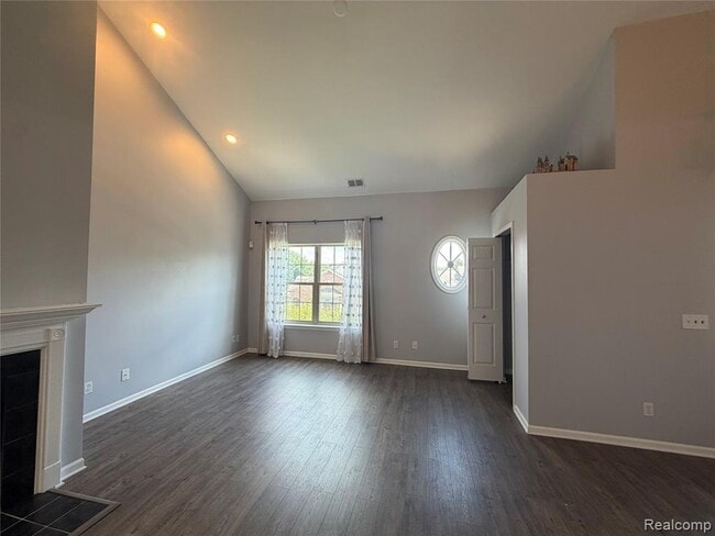 Building Photo - 29415 Glen Oaks Blvd E