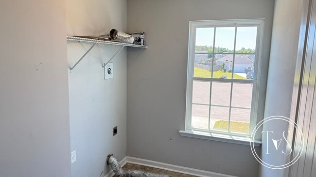 Building Photo - RATE DROP ALERT (was $2450/month) and SUMMER MOVE-IN SPECIAL: ONE FULL MONTH OF RENT FREE!**