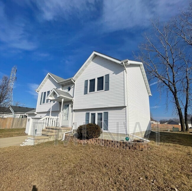 Building Photo - 219 Sandalwood Dr