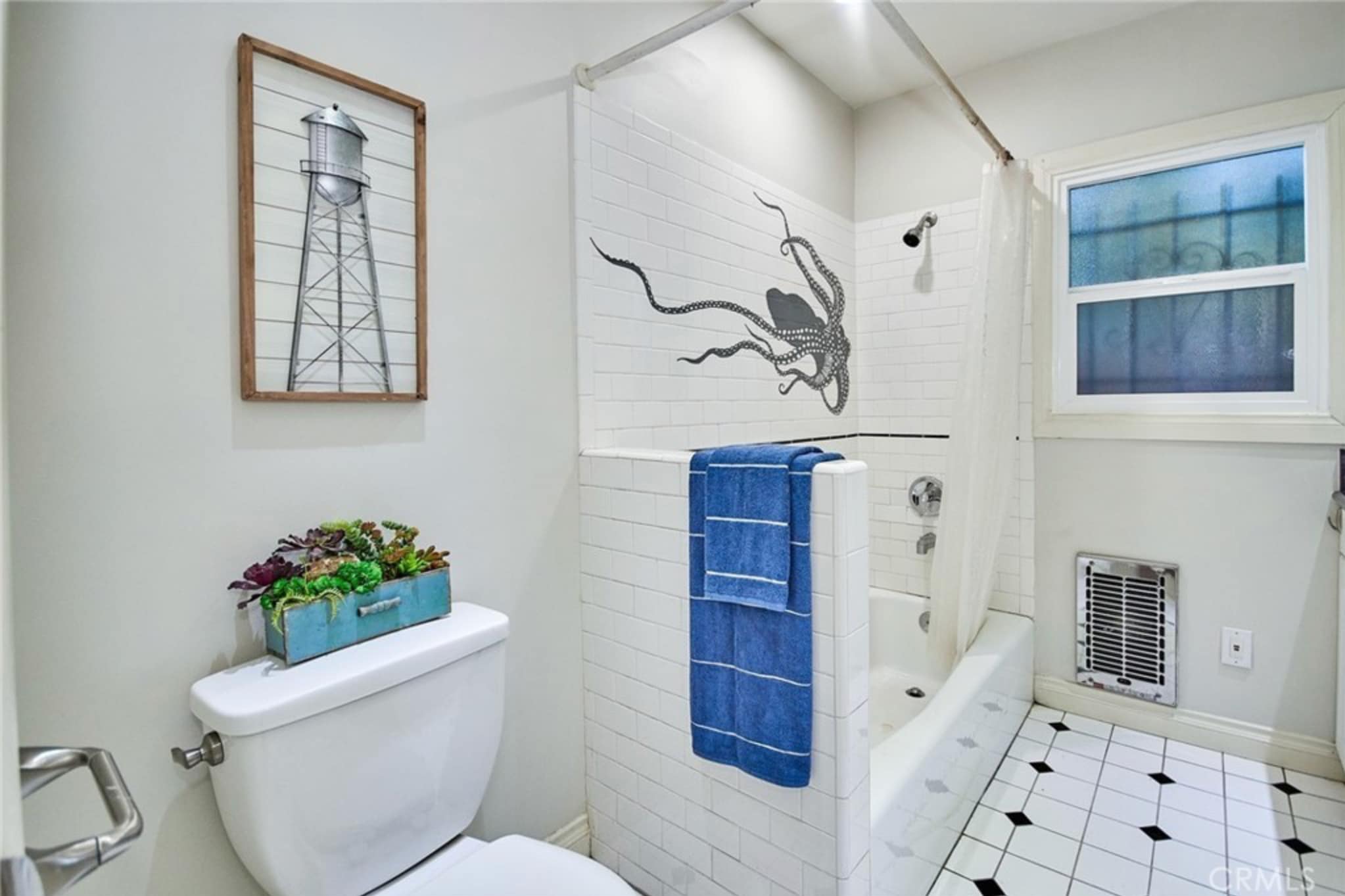 Bathroom 1 - 6669 De Longpre Ave