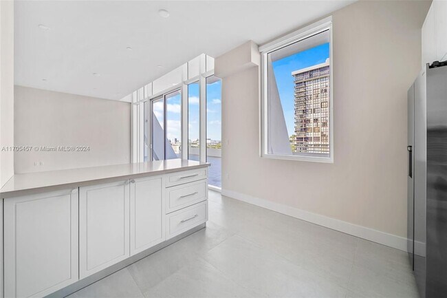 Building Photo - 555 NE 34th St