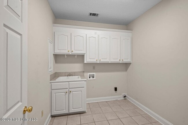 Building Photo - 102 Avery Forest