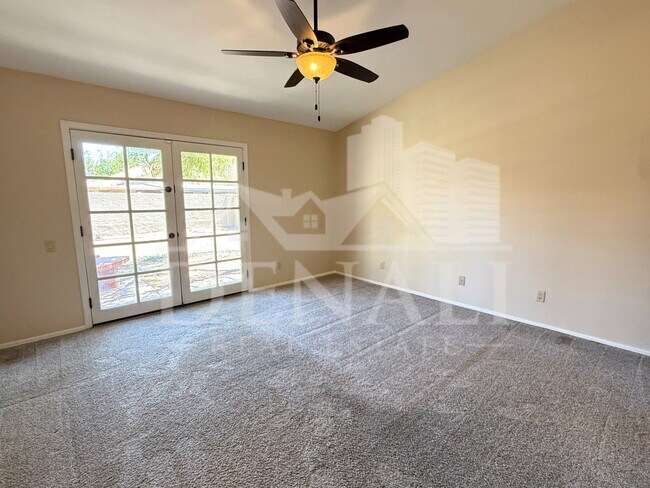Building Photo - 1211 E Drake Dr
