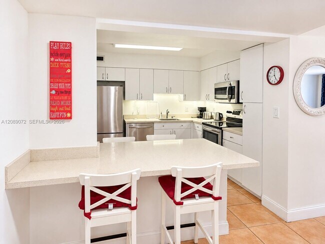 Building Photo - 5161 Collins Ave