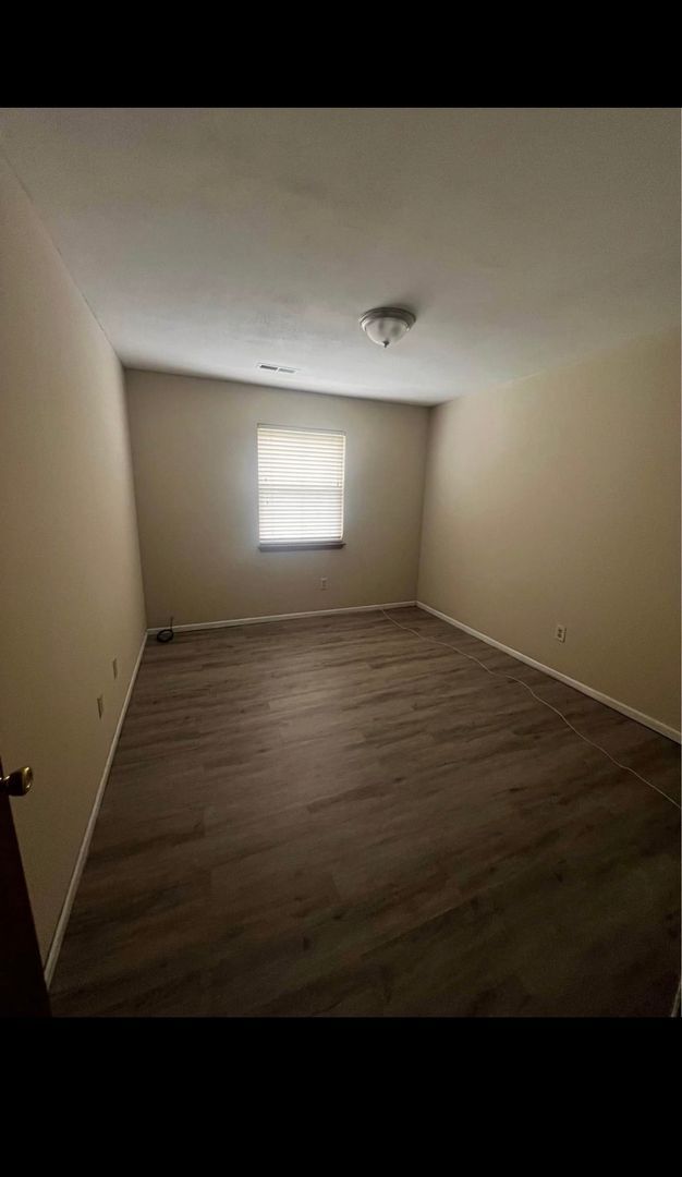 Building Photo - 362/364 Chris Dr.