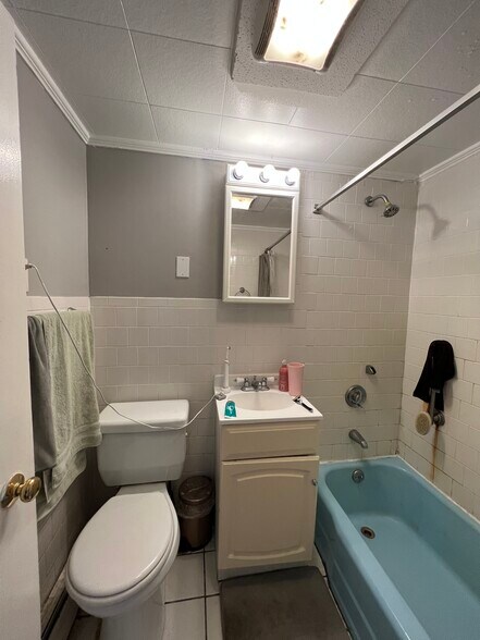 Building Photo - 639 Somerville Ave