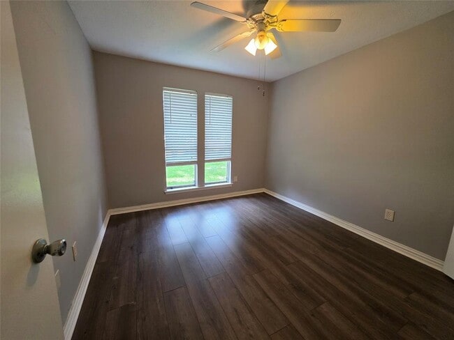 Building Photo - 814 Cascade Creek Dr