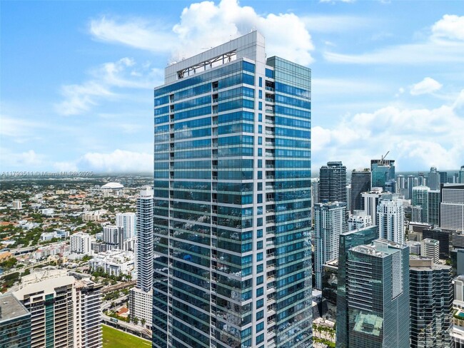 Building Photo - 1425 Brickell Ave