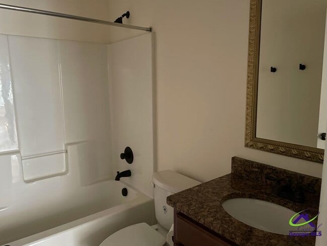 Building Photo - 121 Regency Ct