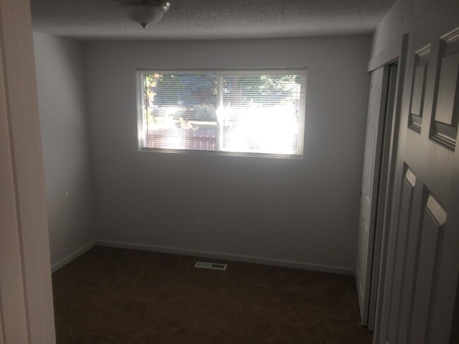 Building Photo - 3050 Brittany Dr