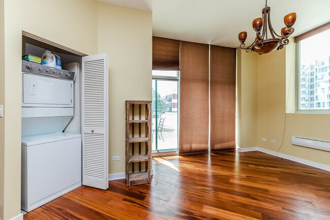 Building Photo - 1600 S Indiana Ave