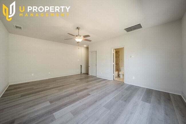 Building Photo - 2745 Troutt Dr