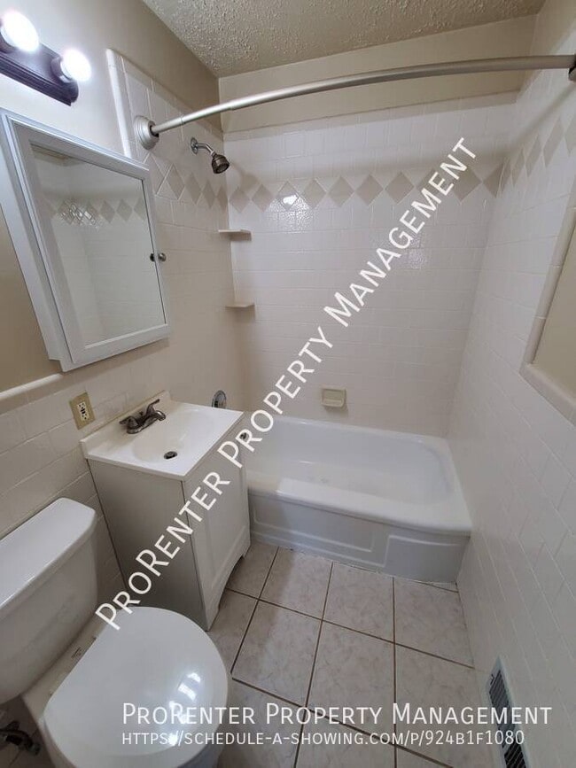 Building Photo - 4749 S 200 E
