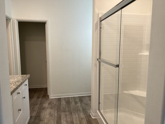 Building Photo - 4 Bedroom 2 Bath