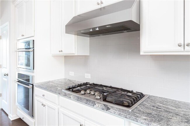 Building Photo - 770 Sunset Park Dr