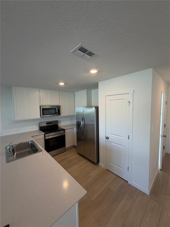 Building Photo - 824 Lynx St