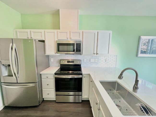 Building Photo - Move-In Ready Puyallup Townhome – Central Location, Easy Commute