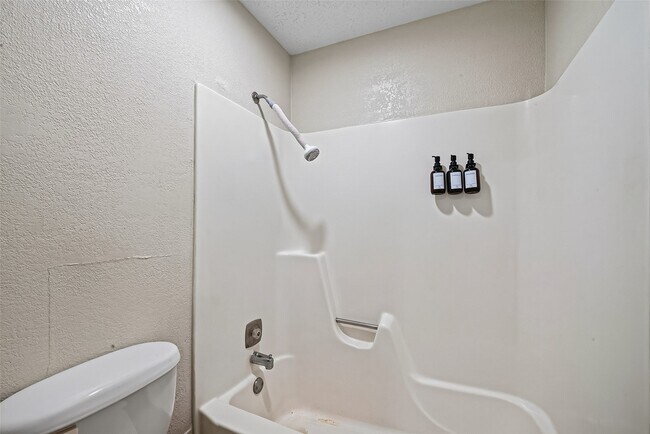 Building Photo - 711 Leicester Ln