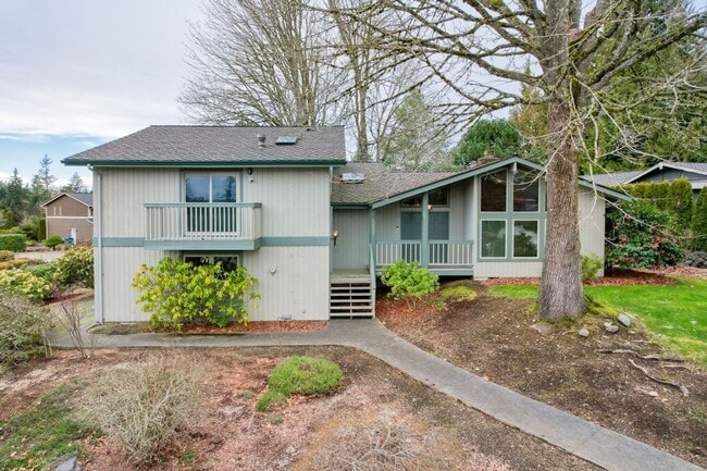 Building Photo - Single Family house on Meridian Valley Country Club.  Gated community