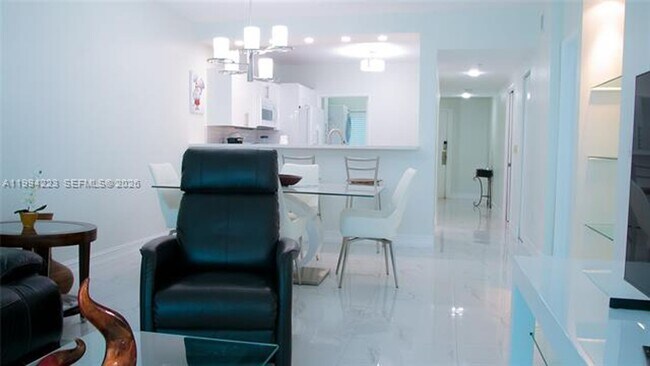 Building Photo - 18100 N Bay Rd