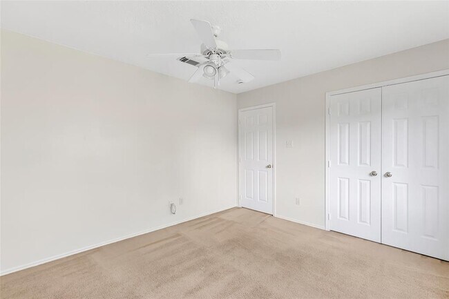 Building Photo - 9834 Bobolink Dr
