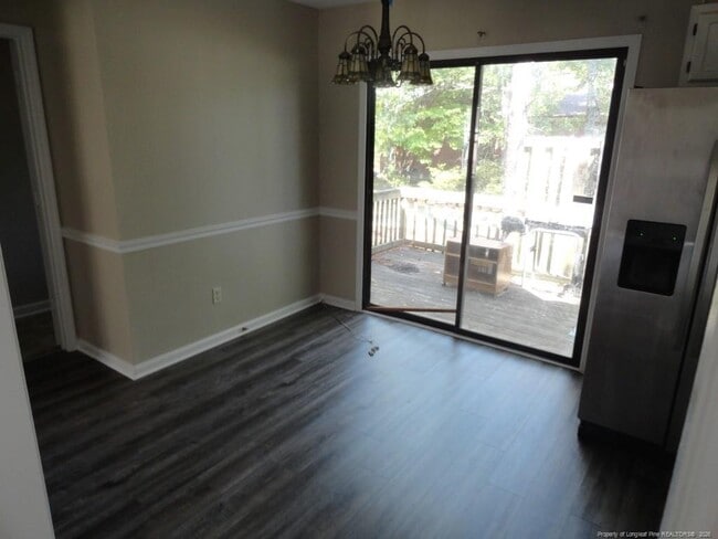 Building Photo - 593 Countrytown Dr