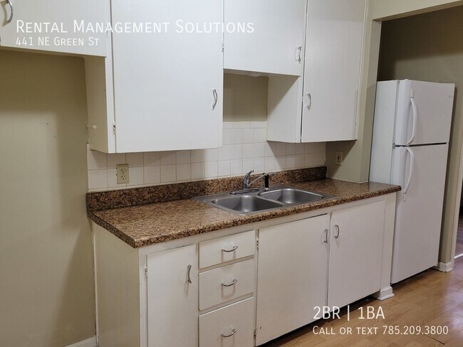 Building Photo - *2-CAR GARAGE* 441 NE Green St - 2 BED/1 BATH