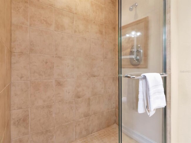 Building Photo - 13941 Clubhouse Dr