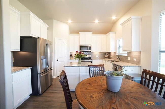 Building Photo - 708 Holstein Dr