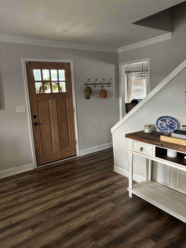 Building Photo - 303 Stonehaven Ln