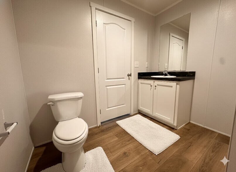 Building Photo - 18 Jubilee St