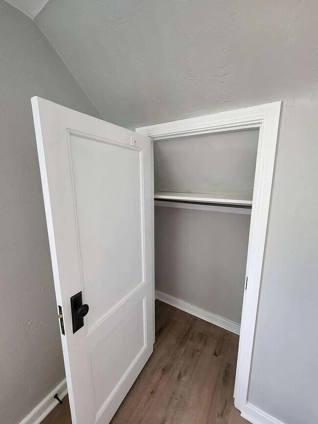 Building Photo - 3915-3917 Mount Troy