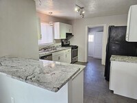 Building Photo - Gorgeous 2 bedroom in Barelas! Great location. Washer/Dryer. 1 car garage.