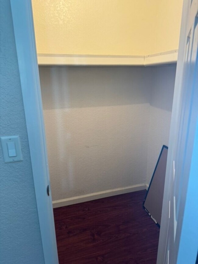 Building Photo - 2 bedroom 2 bath condo located in a gated community