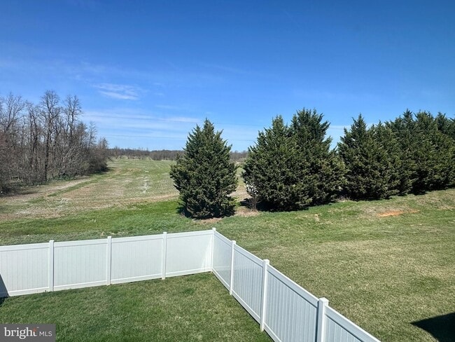 Building Photo - 576 Thumper Dr