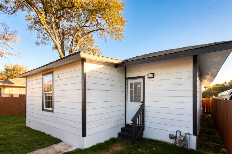 Building Photo - 945 E Drexel Ave
