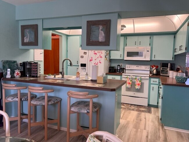 Building Photo - Bring your dog!  2 bedroom, 2 bath, Single family home in South Venice