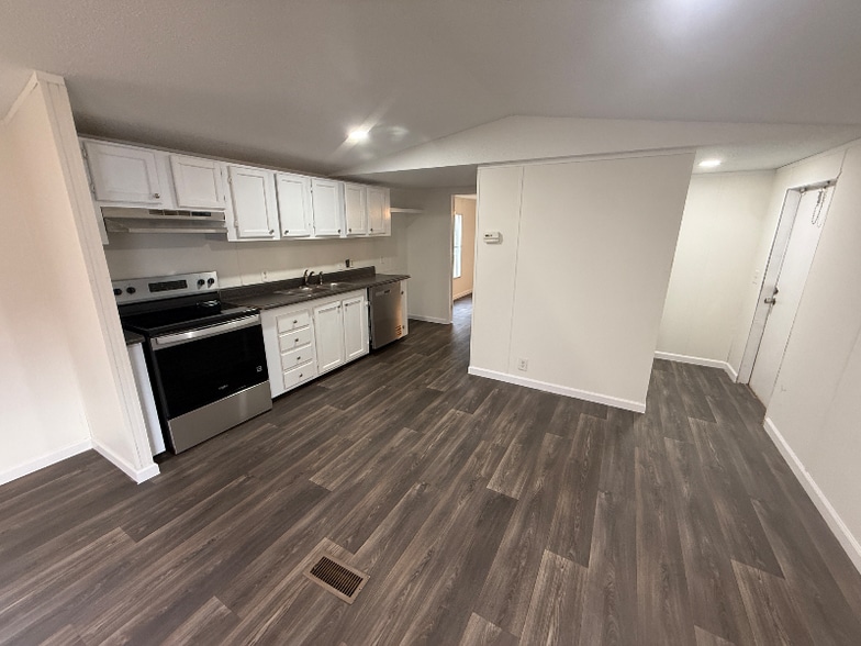 Building Photo - 80 Redwood Ln