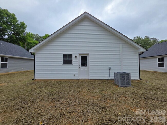 Building Photo - 163 Hillcrest Rd