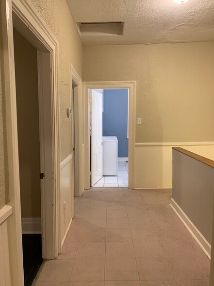 Building Photo - 421 E Anderson St