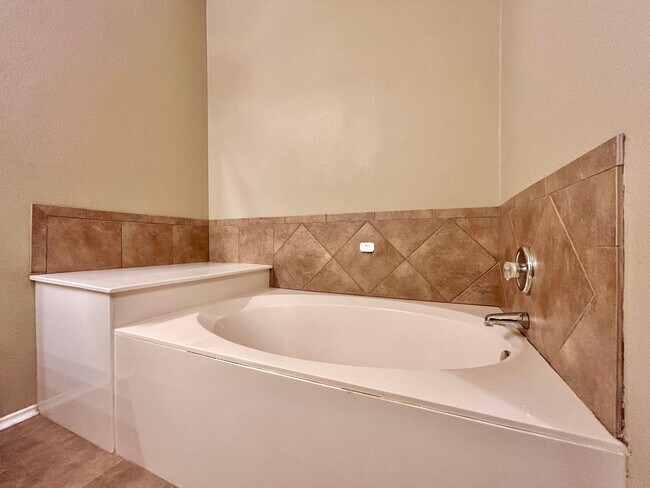 Building Photo - 1801 Rachel Ln