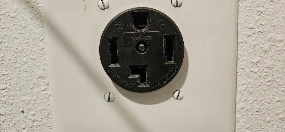 Building Photo - 1113 Saguaro St