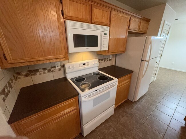 Building Photo - 1107 Cinch Dr