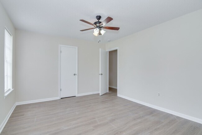 Building Photo - Brick Ranch in Columbia County