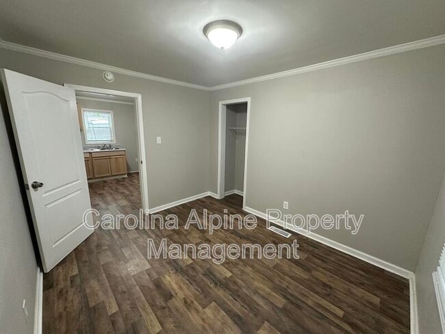 Building Photo - 420 Airline Ext