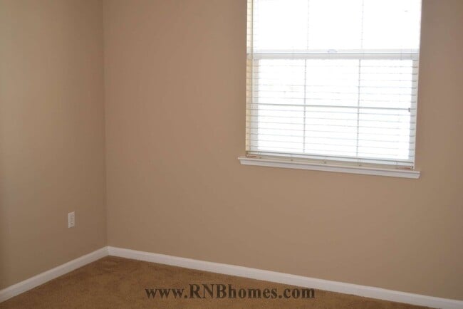 Building Photo - 1345 Incline Dr